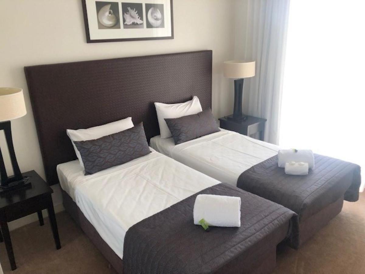 แกรนด์ เมอร์เคียว อัลเลกรา เฮอร์วีย์ เบย์ Aparthotel เฮอร์วีย์เบย์ ภายนอก รูปภาพ A bedroom at the hotel
