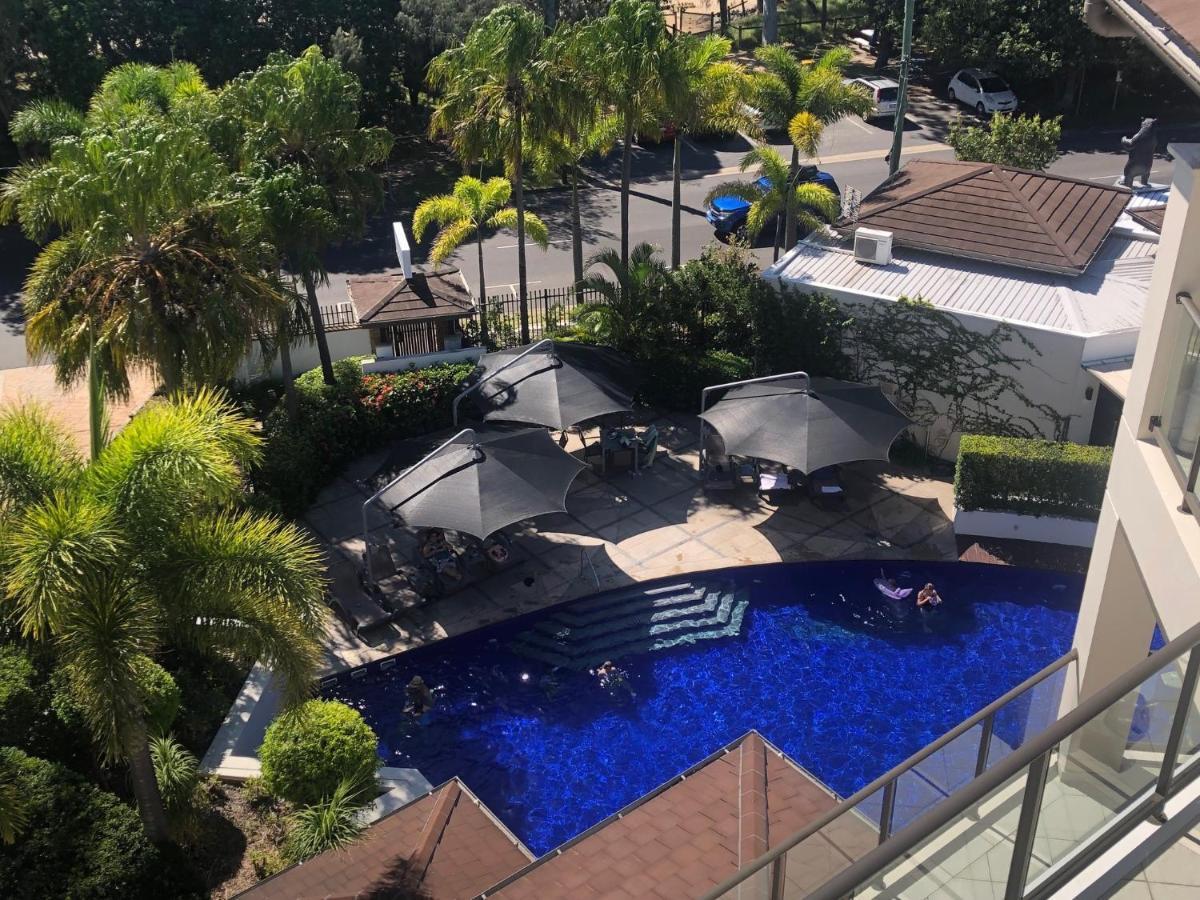 แกรนด์ เมอร์เคียว อัลเลกรา เฮอร์วีย์ เบย์ Aparthotel เฮอร์วีย์เบย์ ภายนอก รูปภาพ The pool at the hotel
