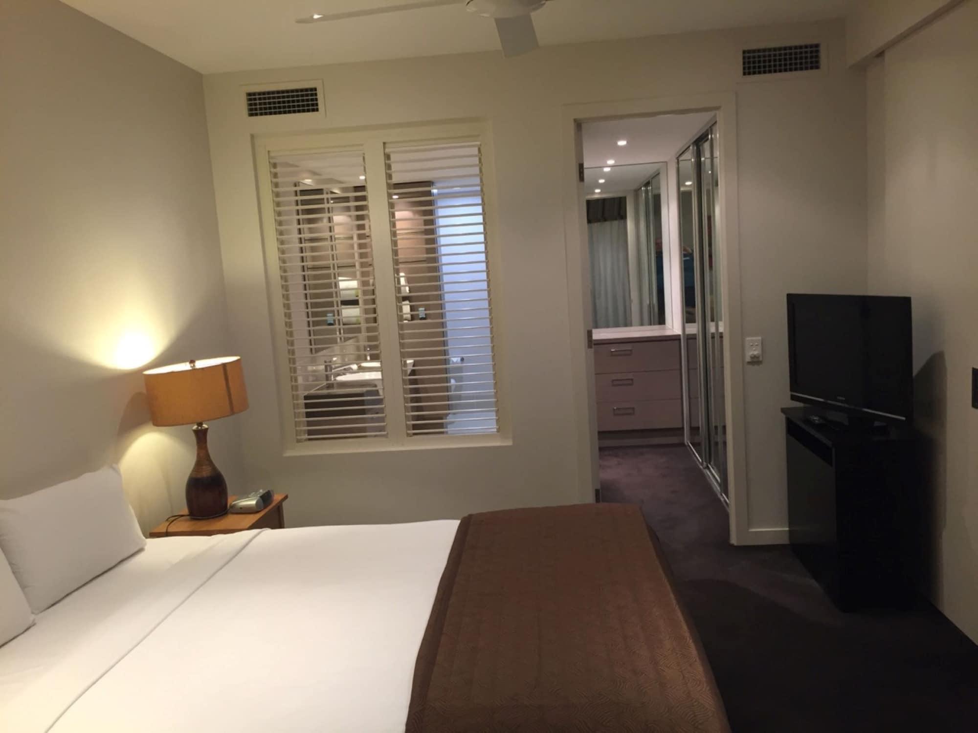 แกรนด์ เมอร์เคียว อัลเลกรา เฮอร์วีย์ เบย์ Aparthotel เฮอร์วีย์เบย์ ภายนอก รูปภาพ A bedroom at the hotel