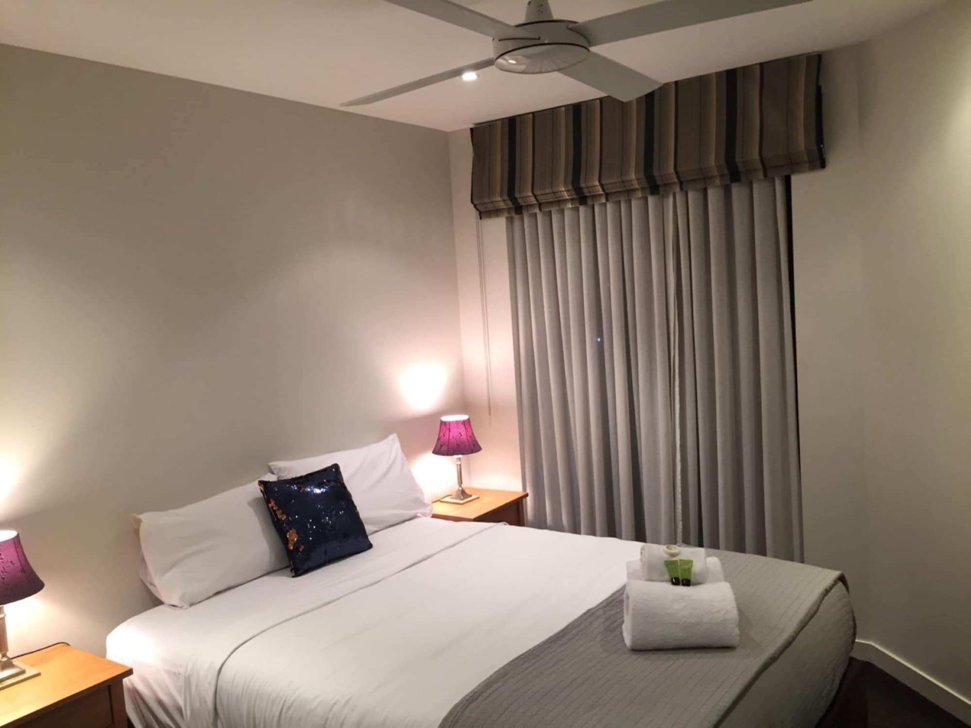แกรนด์ เมอร์เคียว อัลเลกรา เฮอร์วีย์ เบย์ Aparthotel เฮอร์วีย์เบย์ ภายนอก รูปภาพ A bedroom at the hotel