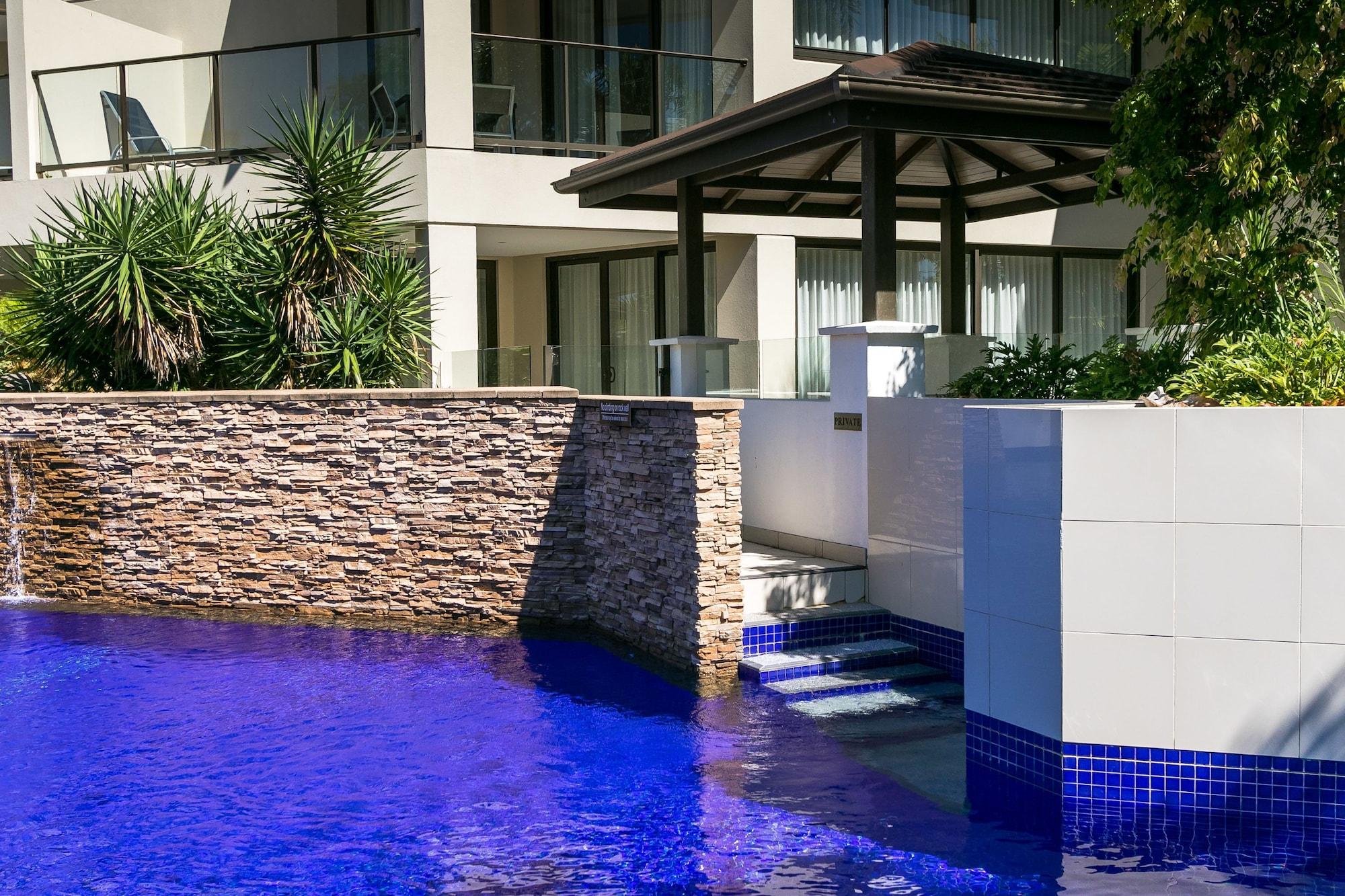 แกรนด์ เมอร์เคียว อัลเลกรา เฮอร์วีย์ เบย์ Aparthotel เฮอร์วีย์เบย์ ภายนอก รูปภาพ A pool at the W Hotel, Brisbane