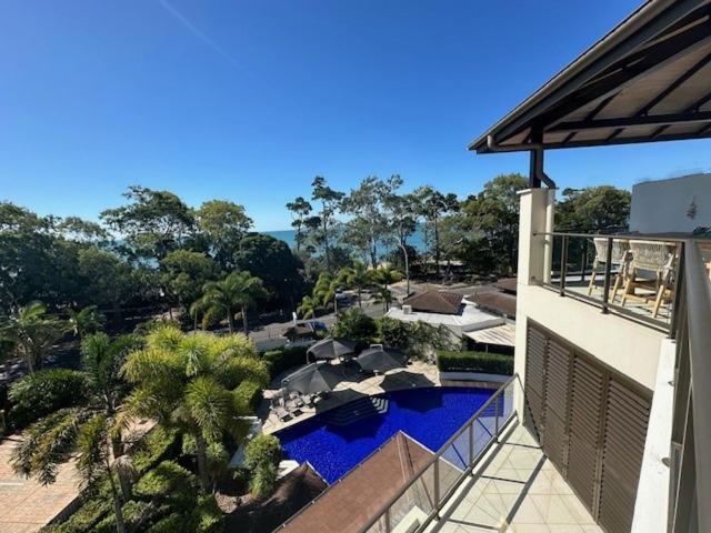 แกรนด์ เมอร์เคียว อัลเลกรา เฮอร์วีย์ เบย์ Aparthotel เฮอร์วีย์เบย์ ภายนอก รูปภาพ View from the balcony of a two-bedroom apartment at the Mantra on Saltwater Island