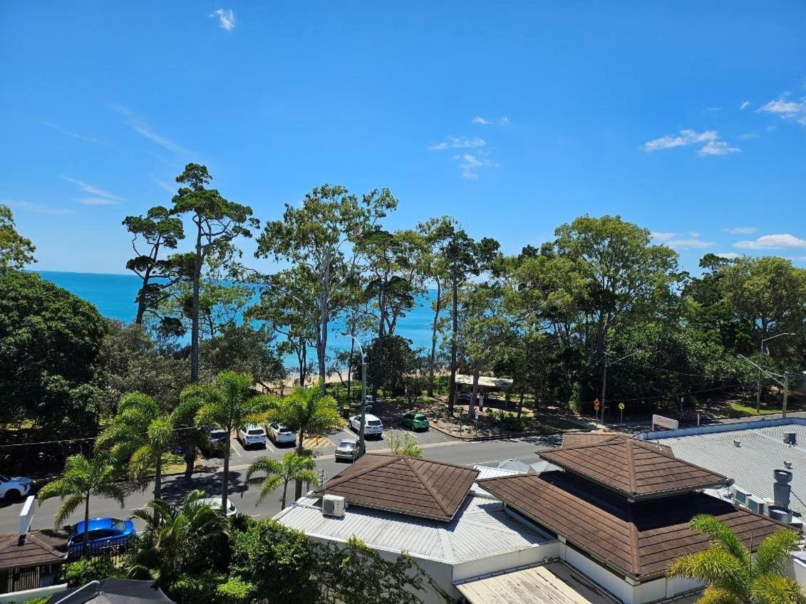 แกรนด์ เมอร์เคียว อัลเลกรา เฮอร์วีย์ เบย์ Aparthotel เฮอร์วีย์เบย์ ภายนอก รูปภาพ View of the beach from the hotel