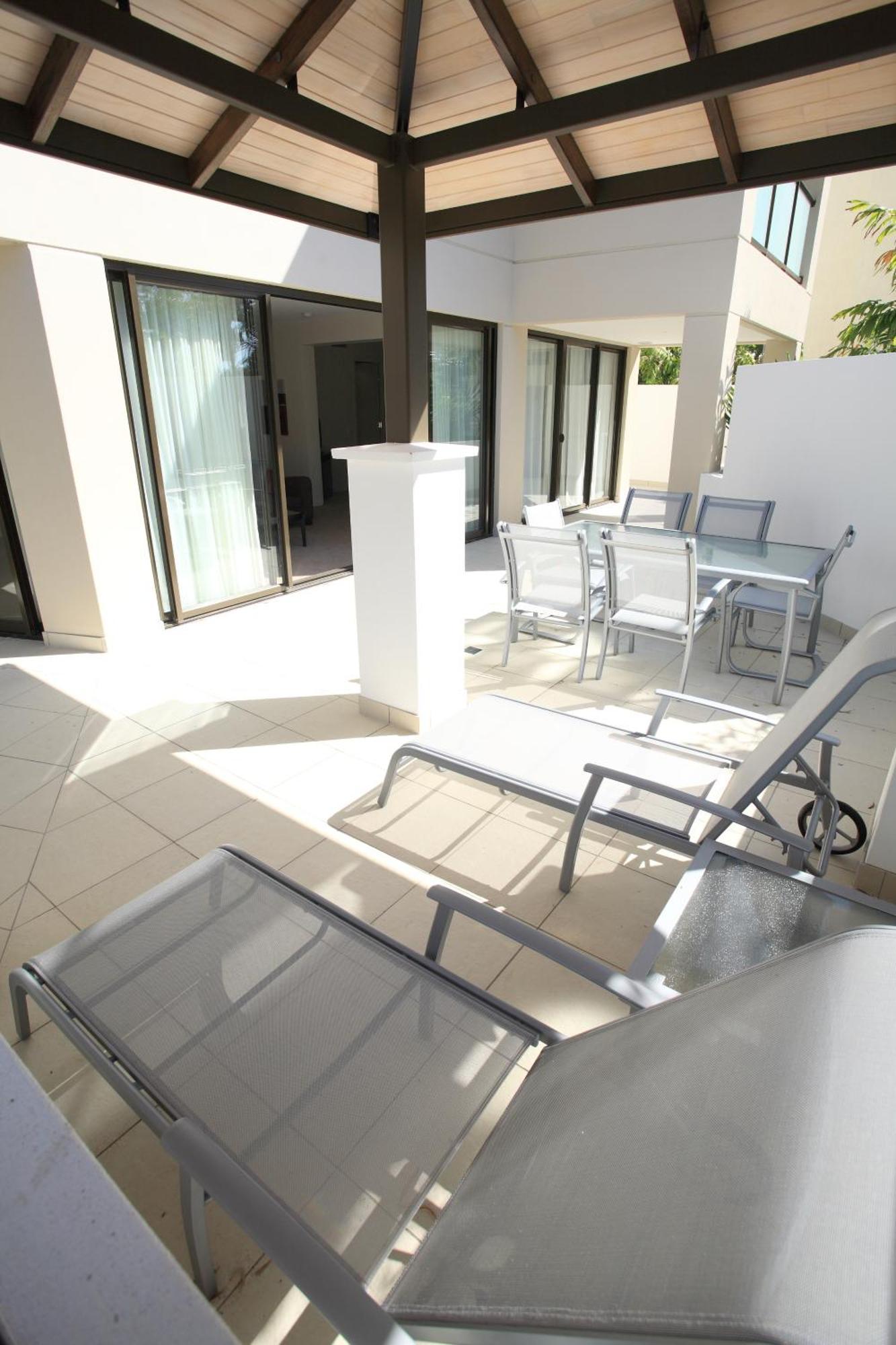 แกรนด์ เมอร์เคียว อัลเลกรา เฮอร์วีย์ เบย์ Aparthotel เฮอร์วีย์เบย์ ภายนอก รูปภาพ A patio