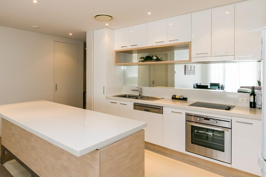 แกรนด์ เมอร์เคียว อัลเลกรา เฮอร์วีย์ เบย์ Aparthotel เฮอร์วีย์เบย์ ภายนอก รูปภาพ A modern Australian kitchen