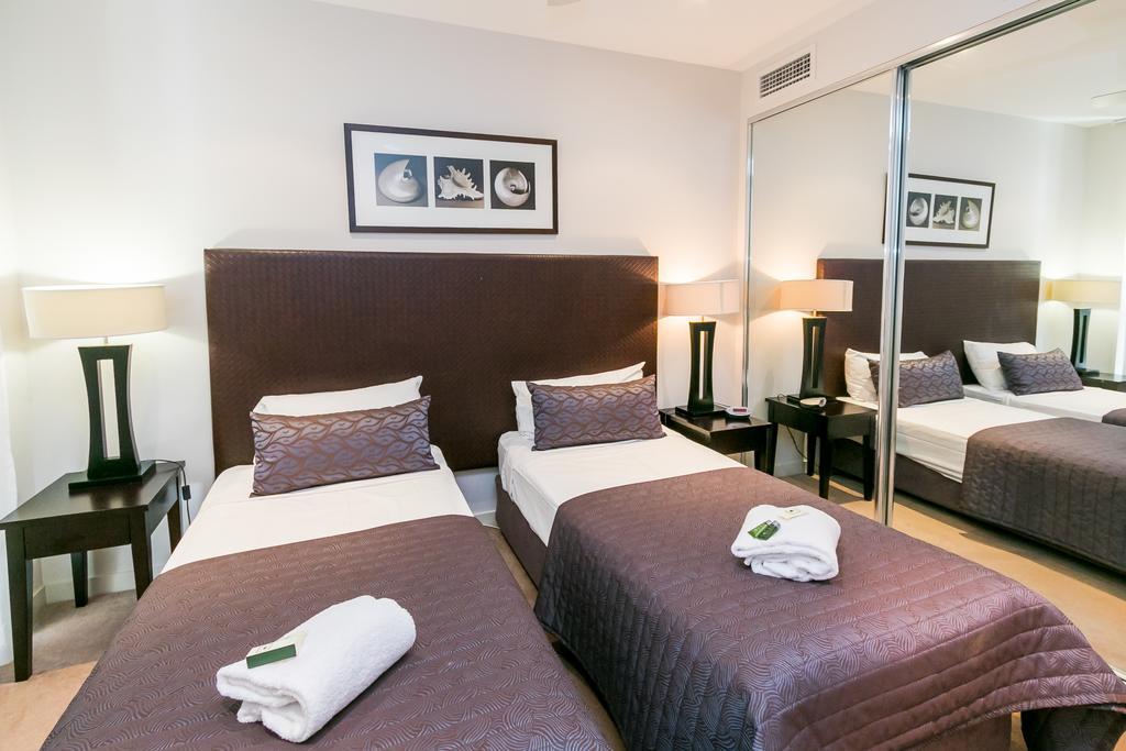 แกรนด์ เมอร์เคียว อัลเลกรา เฮอร์วีย์ เบย์ Aparthotel เฮอร์วีย์เบย์ ภายนอก รูปภาพ A bedroom at the hotel