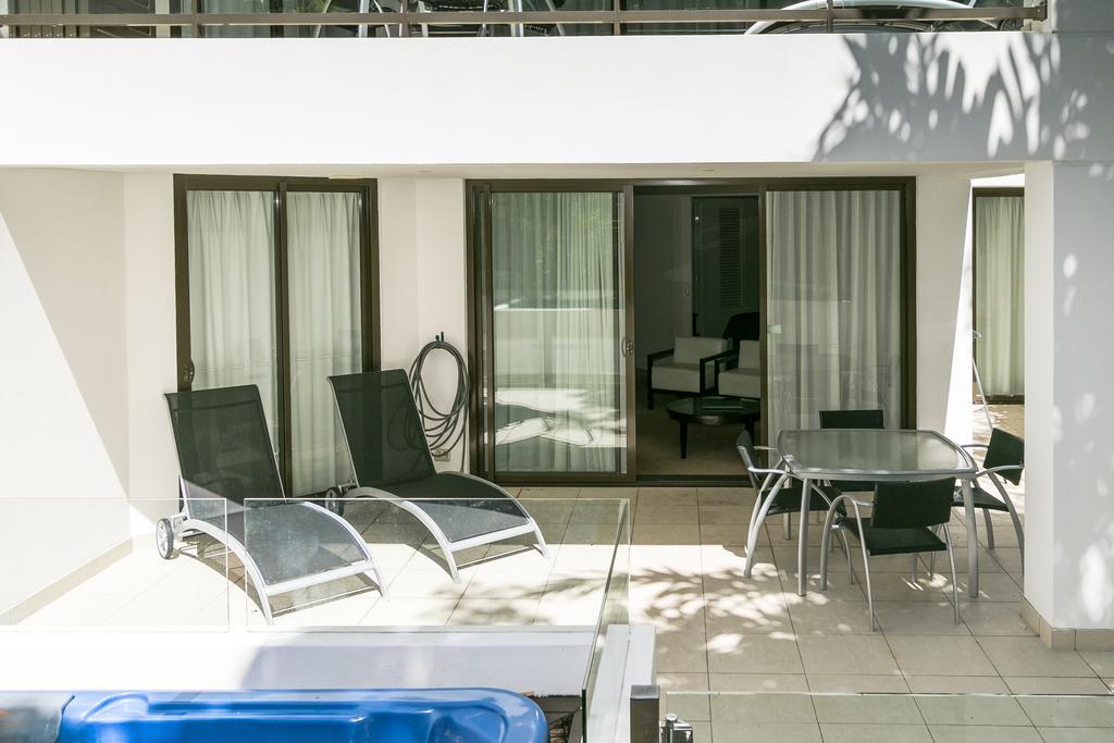 แกรนด์ เมอร์เคียว อัลเลกรา เฮอร์วีย์ เบย์ Aparthotel เฮอร์วีย์เบย์ ภายนอก รูปภาพ A balcony