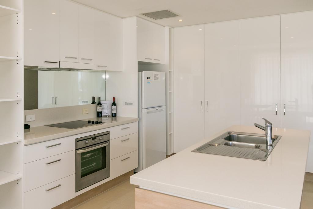 แกรนด์ เมอร์เคียว อัลเลกรา เฮอร์วีย์ เบย์ Aparthotel เฮอร์วีย์เบย์ ภายนอก รูปภาพ A modern Australian kitchen