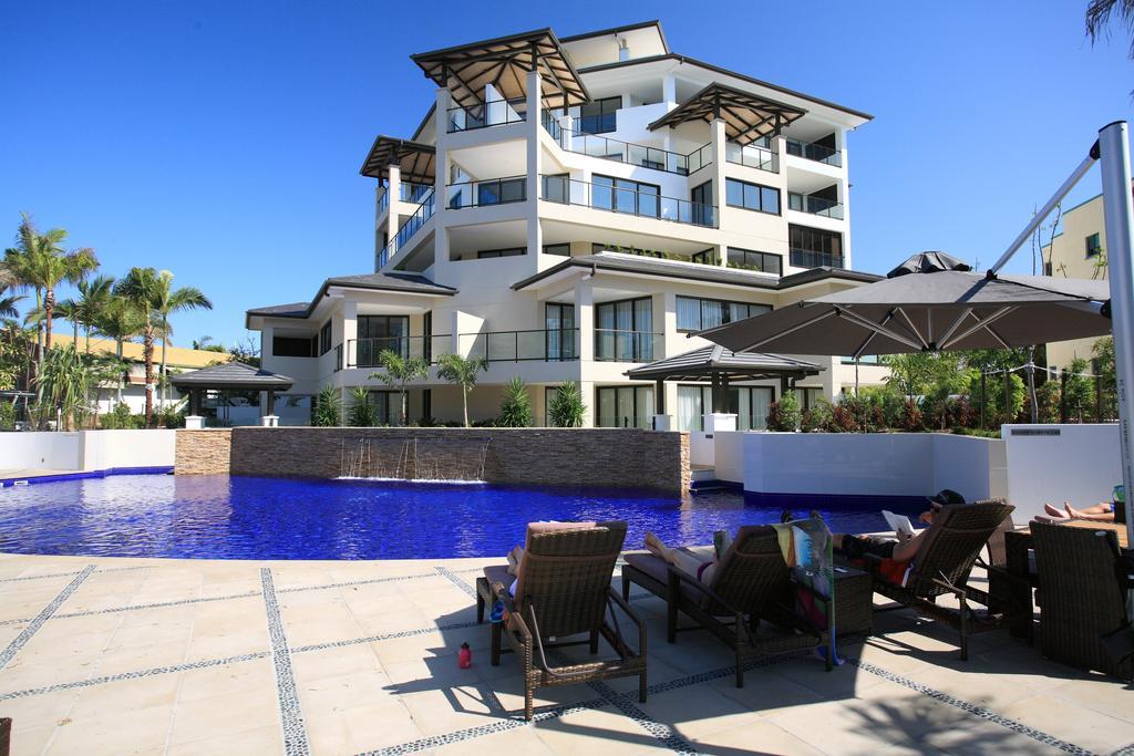 แกรนด์ เมอร์เคียว อัลเลกรา เฮอร์วีย์ เบย์ Aparthotel เฮอร์วีย์เบย์ ภายนอก รูปภาพ The pool at the Mantra on Saltwater Island