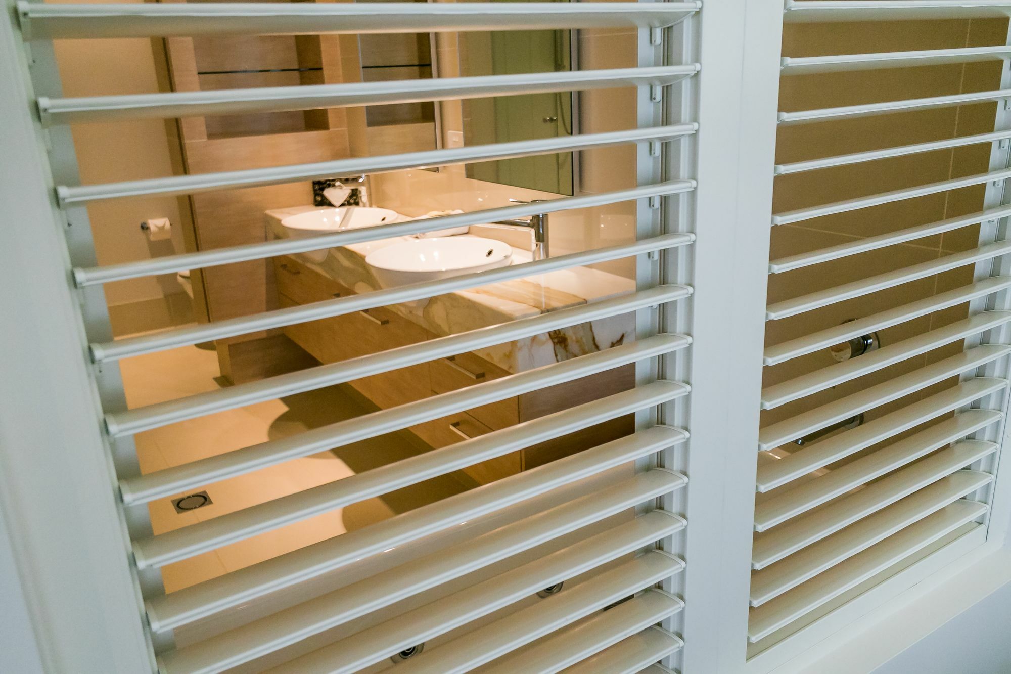 แกรนด์ เมอร์เคียว อัลเลกรา เฮอร์วีย์ เบย์ Aparthotel เฮอร์วีย์เบย์ ภายนอก รูปภาพ A window shutter
