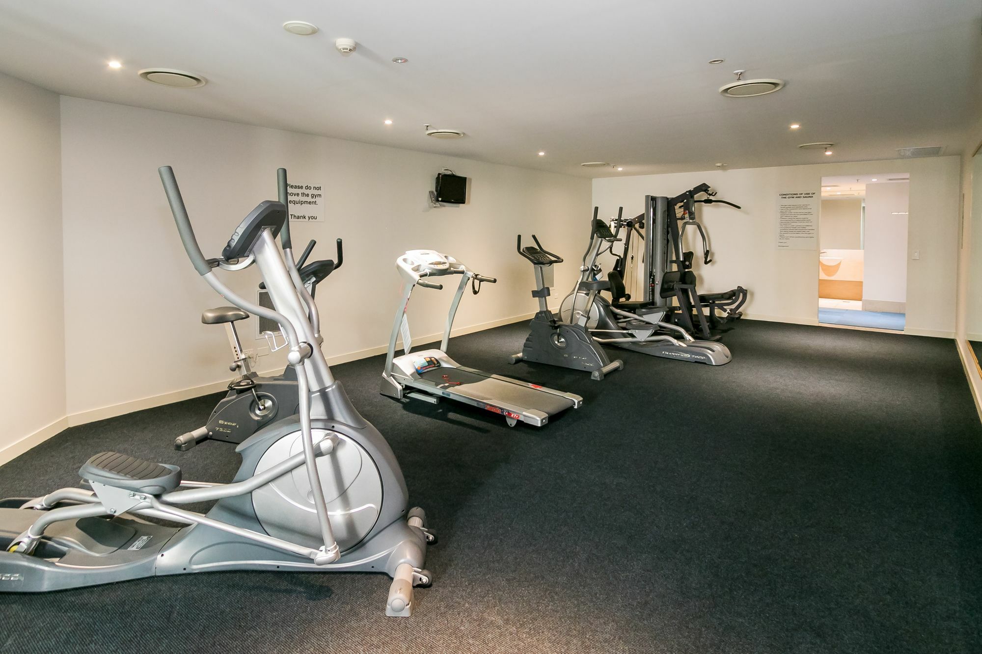 แกรนด์ เมอร์เคียว อัลเลกรา เฮอร์วีย์ เบย์ Aparthotel เฮอร์วีย์เบย์ ภายนอก รูปภาพ The gym at the hotel