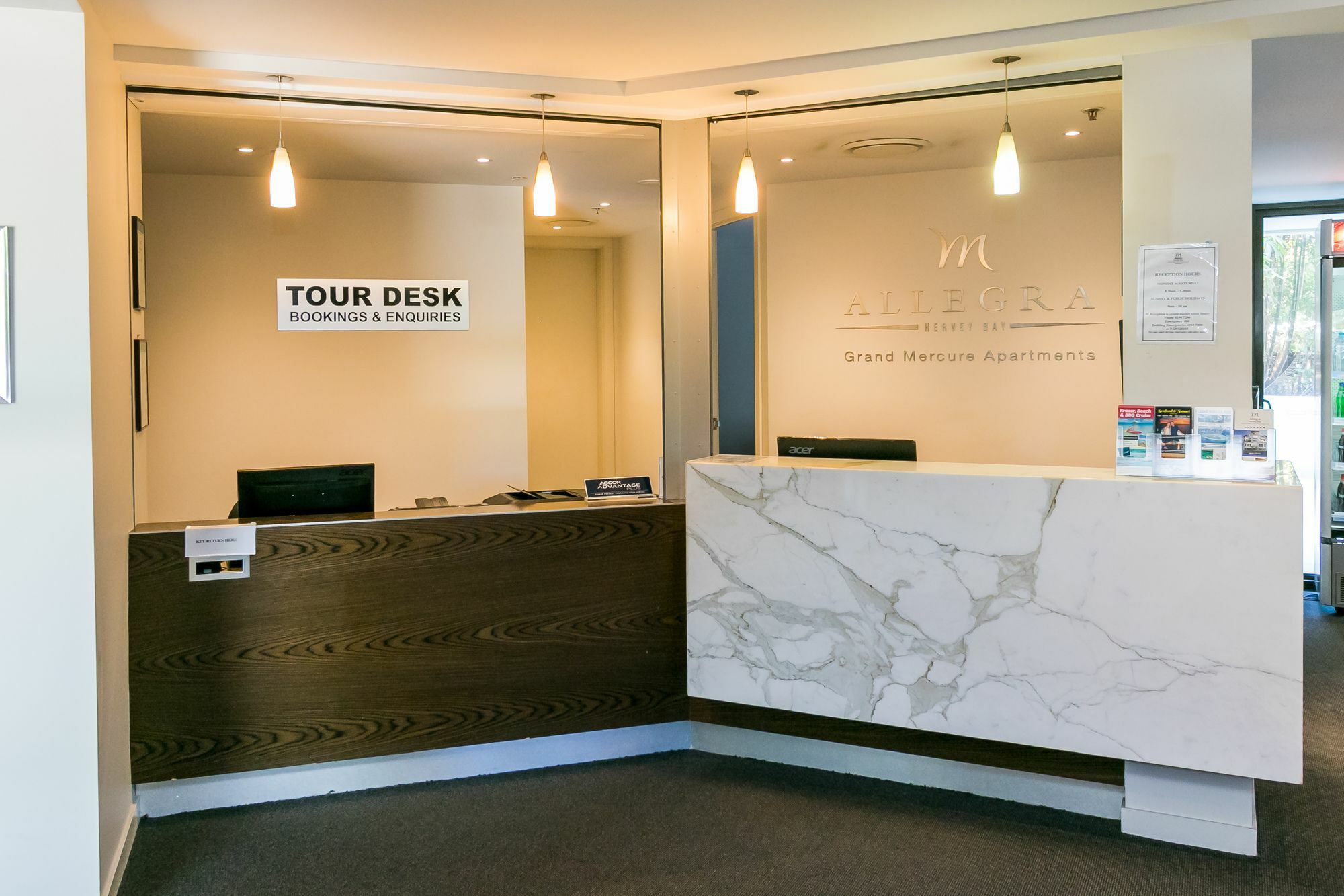 แกรนด์ เมอร์เคียว อัลเลกรา เฮอร์วีย์ เบย์ Aparthotel เฮอร์วีย์เบย์ ภายนอก รูปภาพ Tour Desk at the National Museum of the United States Army