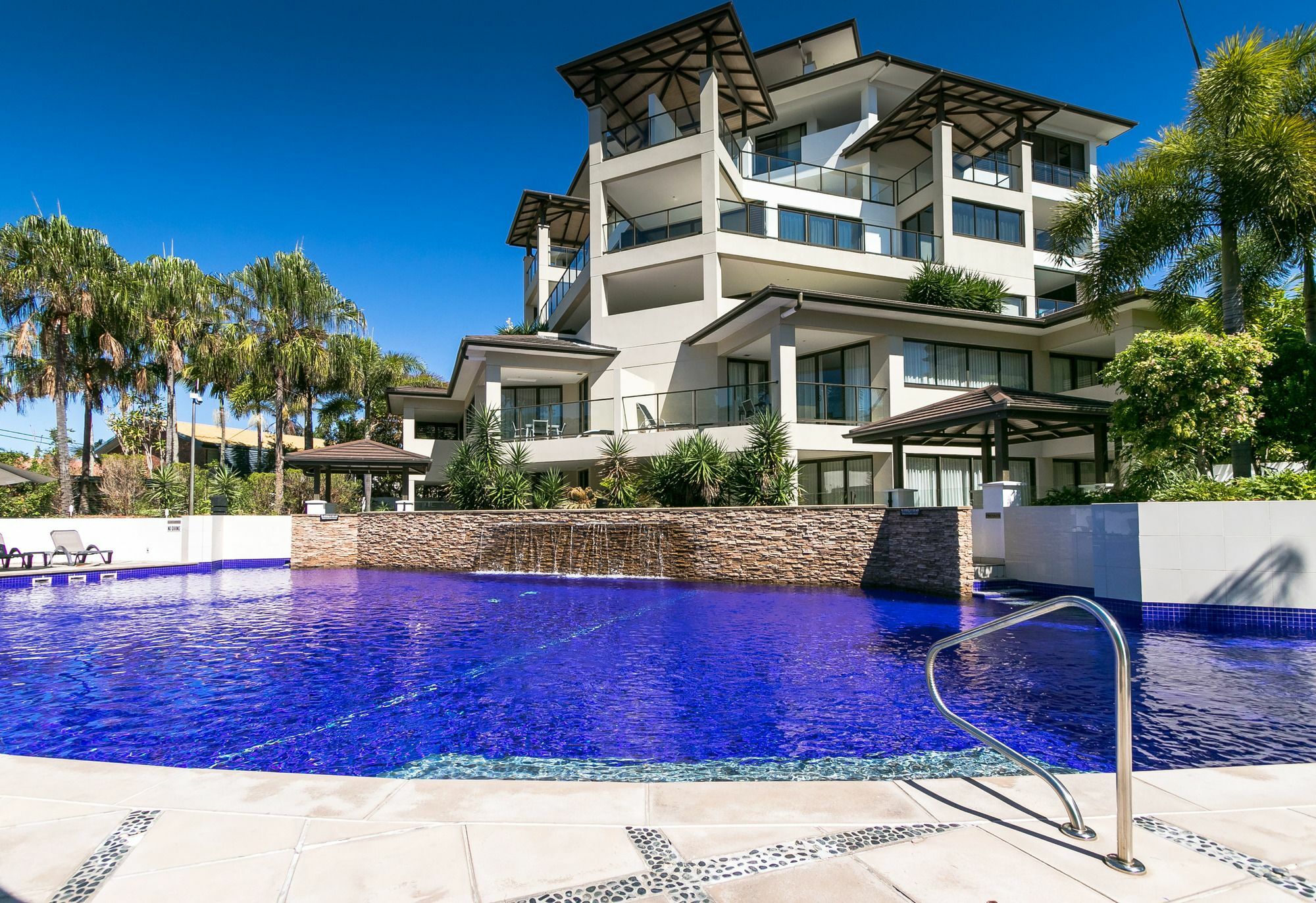 แกรนด์ เมอร์เคียว อัลเลกรา เฮอร์วีย์ เบย์ Aparthotel เฮอร์วีย์เบย์ ภายนอก รูปภาพ The pool at Peppers Mantra on Saltwater Island